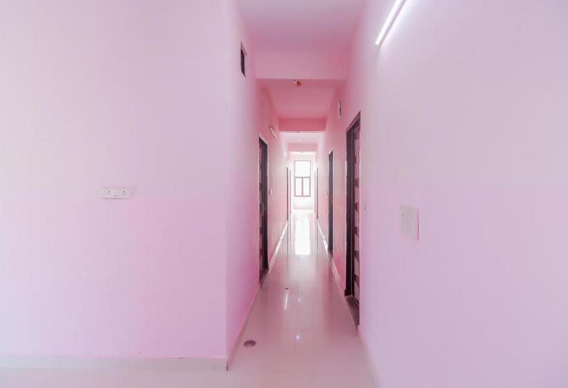 בית מלון כפרי Spot On 46977 City Light Palace And Restaurants