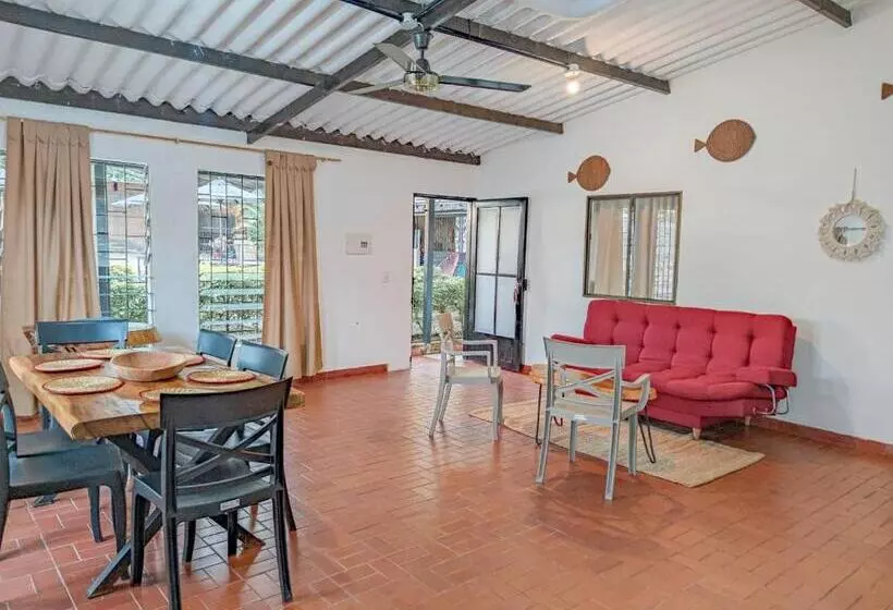 Hotelli La Rosa Náutica Club