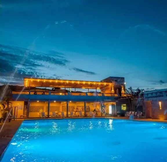 Hotelli La Rosa Náutica Club