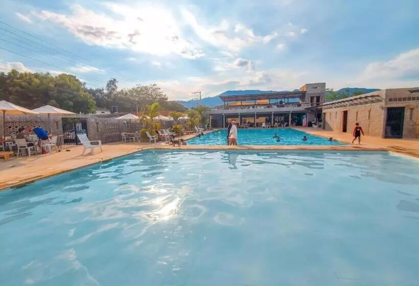 Hotelli La Rosa Náutica Club