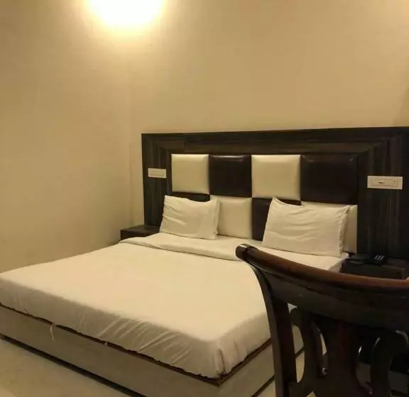 ホテル Woodcrest Zirakpur Chandigarh   Luxury Rooms