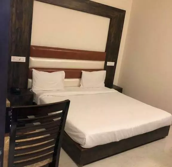ホテル Woodcrest Zirakpur Chandigarh   Luxury Rooms