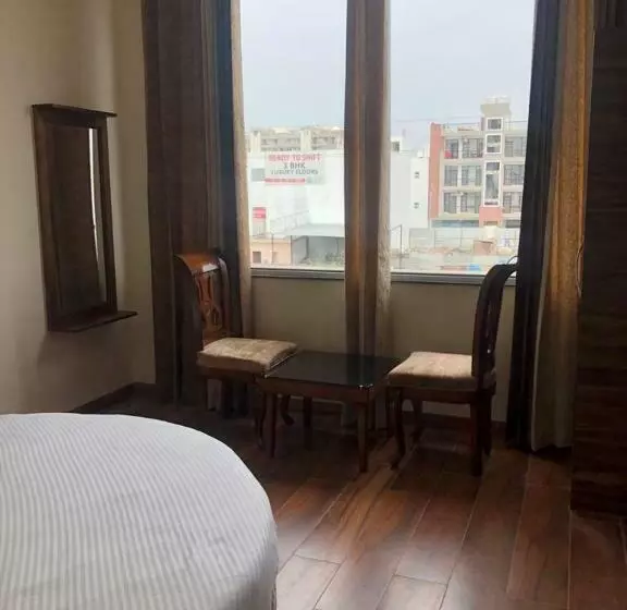 ホテル Woodcrest Zirakpur Chandigarh   Luxury Rooms
