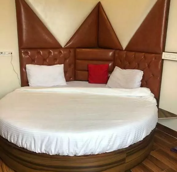 ホテル Woodcrest Zirakpur Chandigarh   Luxury Rooms