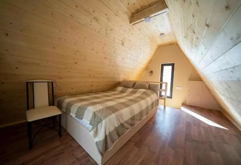 هتل Woodland Cottages