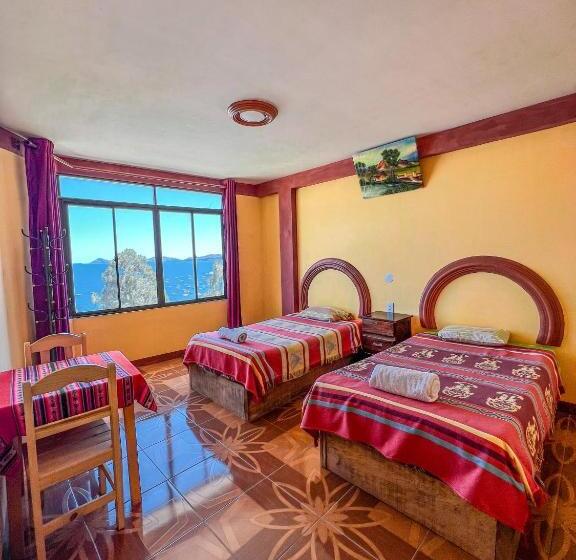 پانسیون Hostal Sol Y Lago