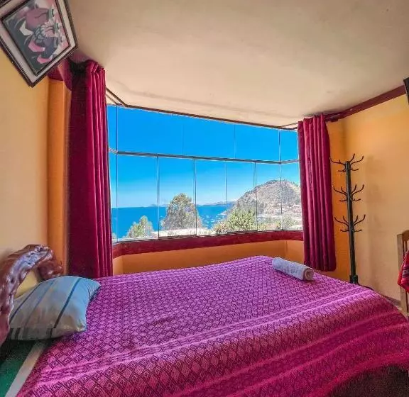 پانسیون Hostal Sol Y Lago