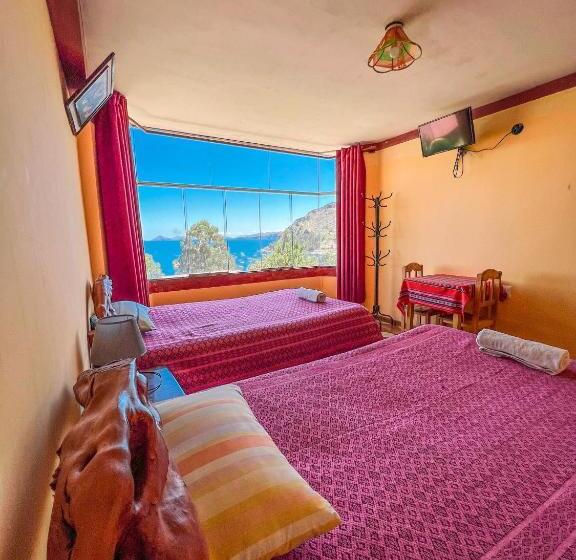 پانسیون Hostal Sol Y Lago