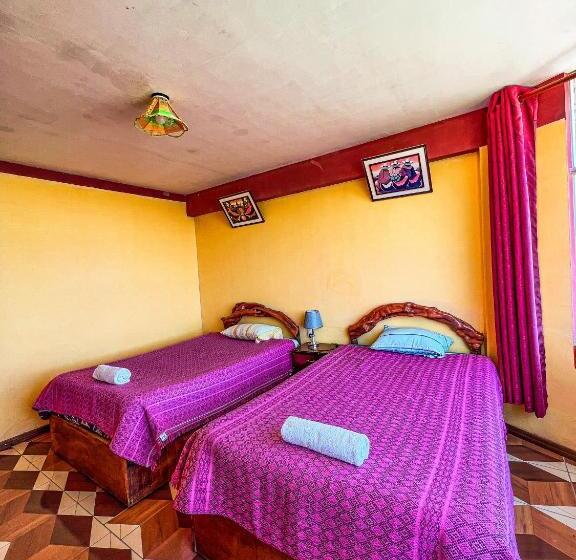 پانسیون Hostal Sol Y Lago