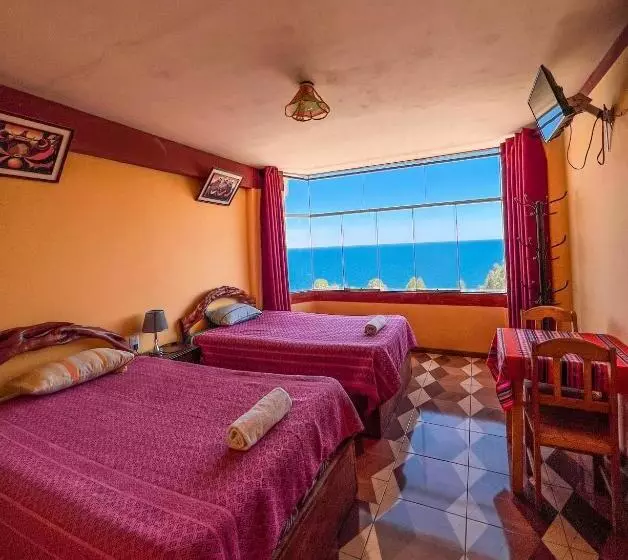 پانسیون Hostal Sol Y Lago