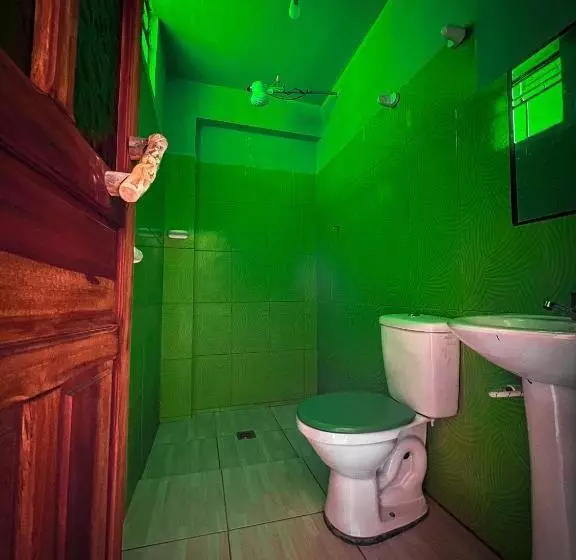 پانسیون Hostal Sol Y Lago