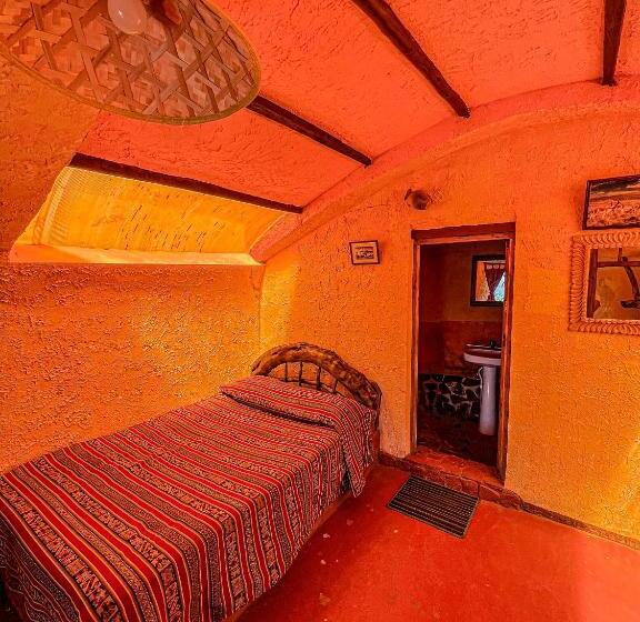 پانسیون Hostal Sol Y Lago