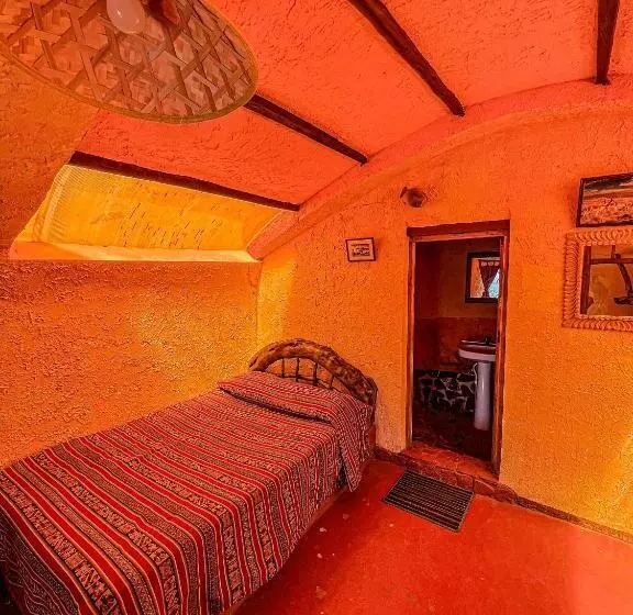 پانسیون Hostal Sol Y Lago