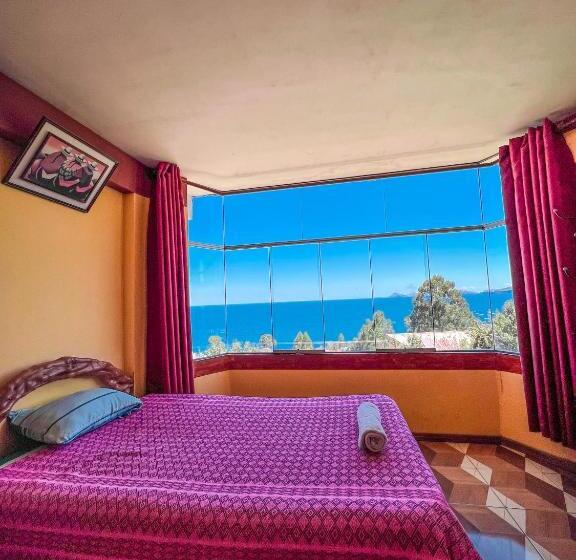 پانسیون Hostal Sol Y Lago