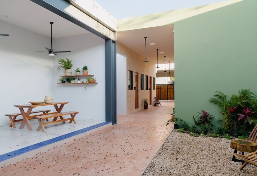 פנסיון Hostik Hostal