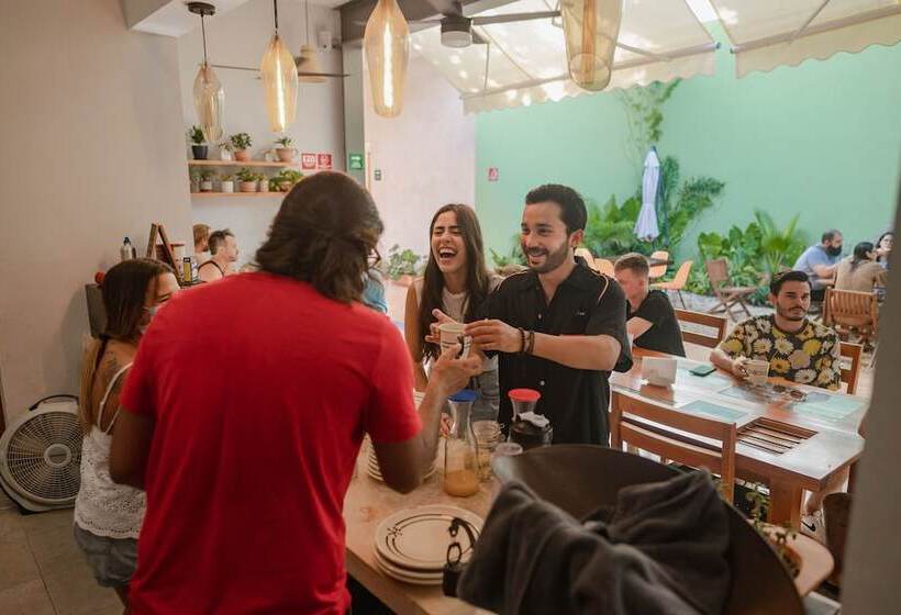 פנסיון Hostik Hostal