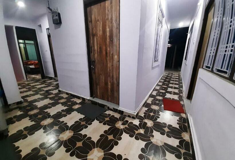 בית מלון כפרי Himalayan Dews Ukhimath