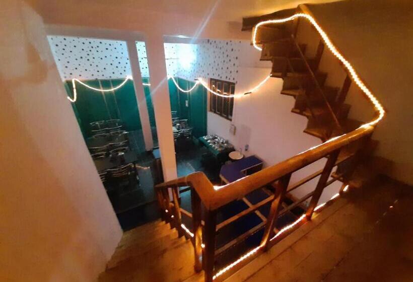 בית מלון כפרי Himalayan Dews Ukhimath