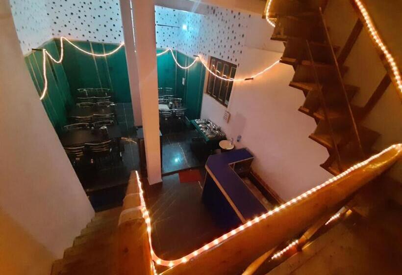 בית מלון כפרי Himalayan Dews Ukhimath