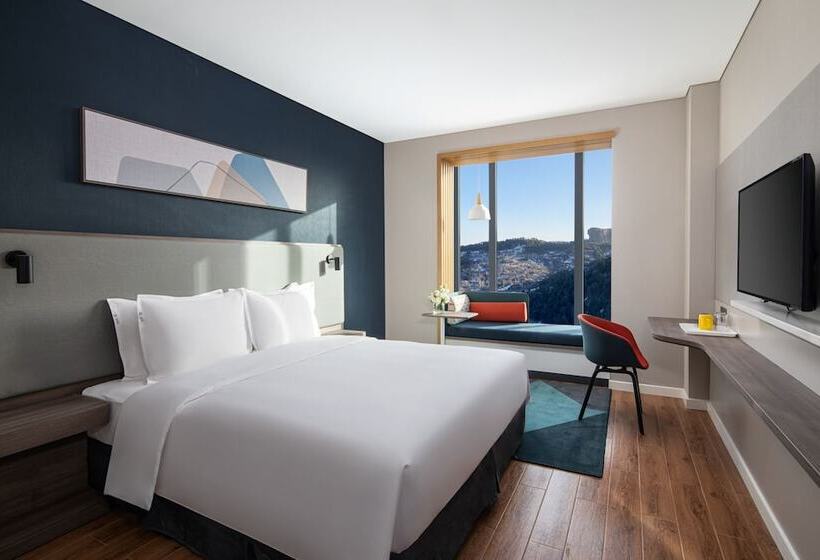 Отель Holiday Inn Express Chengde Park View, An Ihg