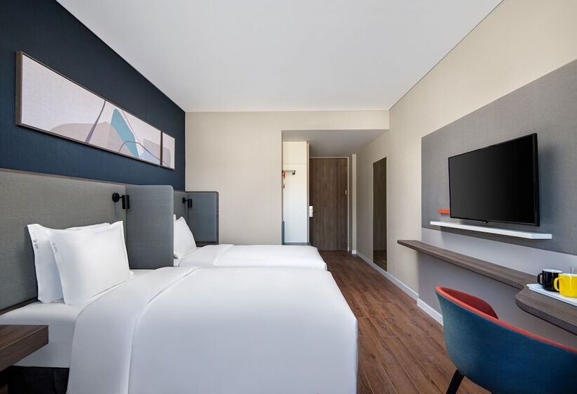 Отель Holiday Inn Express Chengde Park View, An Ihg