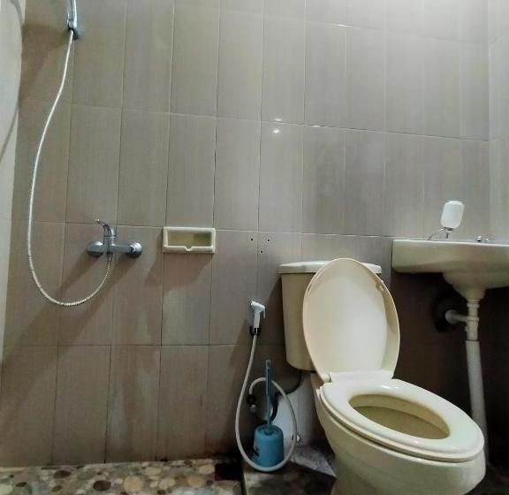 Hotel Reddoorz @ Sunset Resort Bau Bau