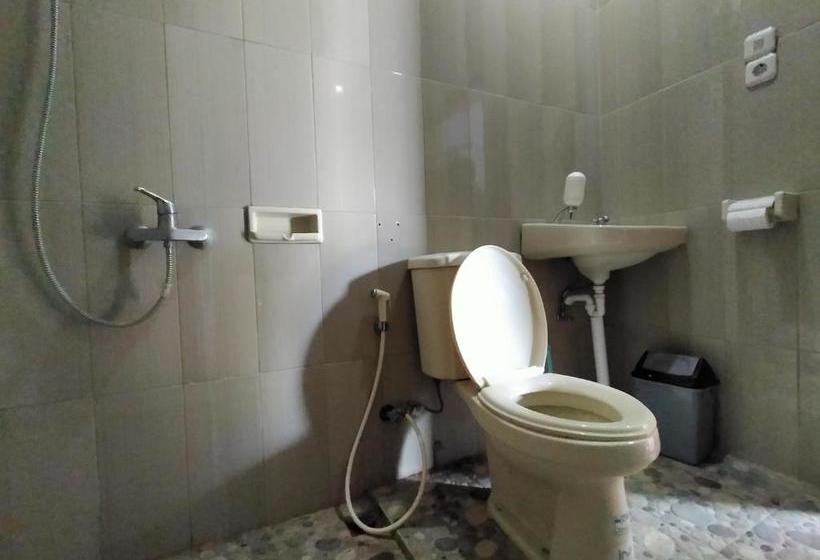 Hotel Reddoorz @ Sunset Resort Bau Bau