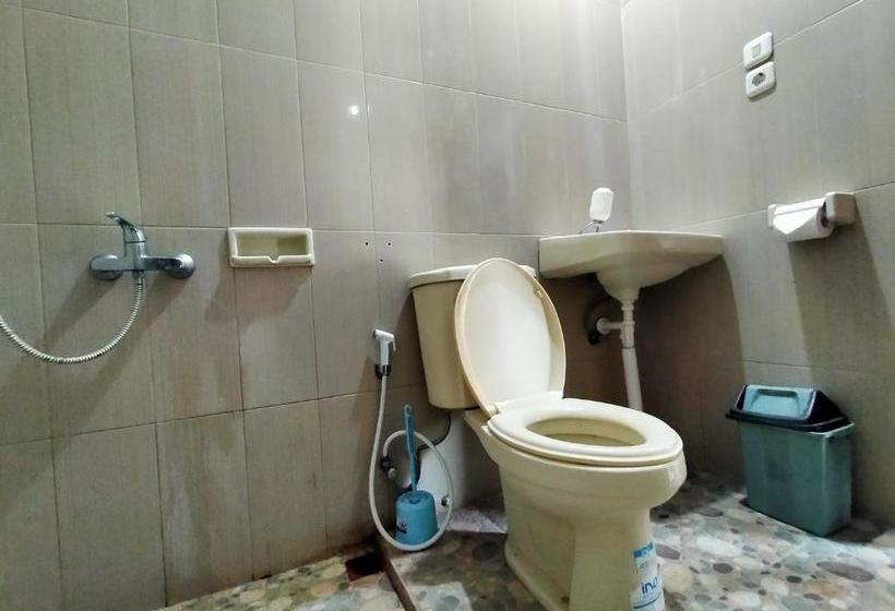 Hotel Reddoorz @ Sunset Resort Bau Bau