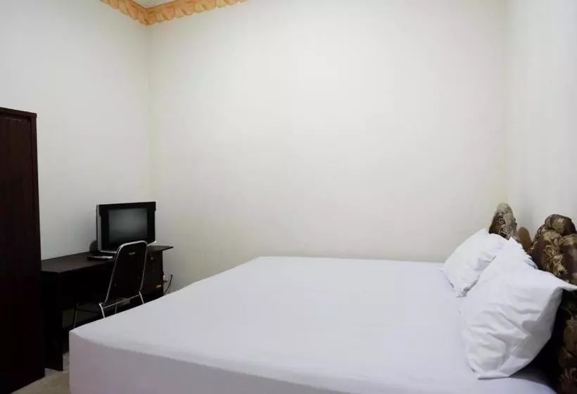 Hotelli Reddoorz @ Sunset Resort Bau Bau