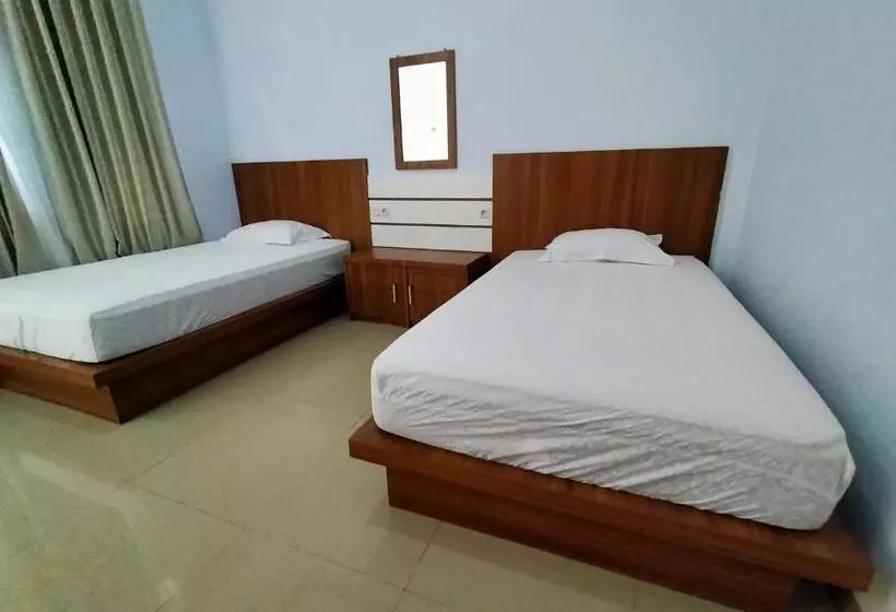 Hotelli Reddoorz @ Sunset Resort Bau Bau
