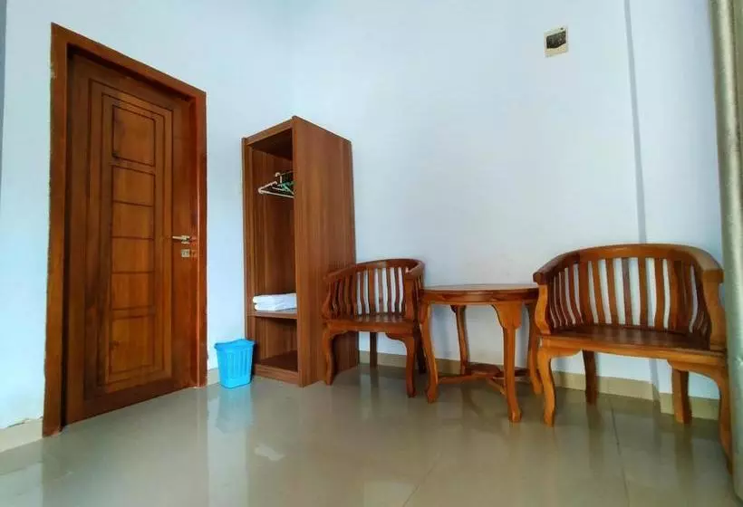 Hotelli Reddoorz @ Sunset Resort Bau Bau