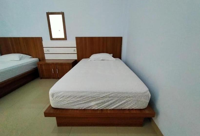 Hotel Reddoorz @ Sunset Resort Bau Bau