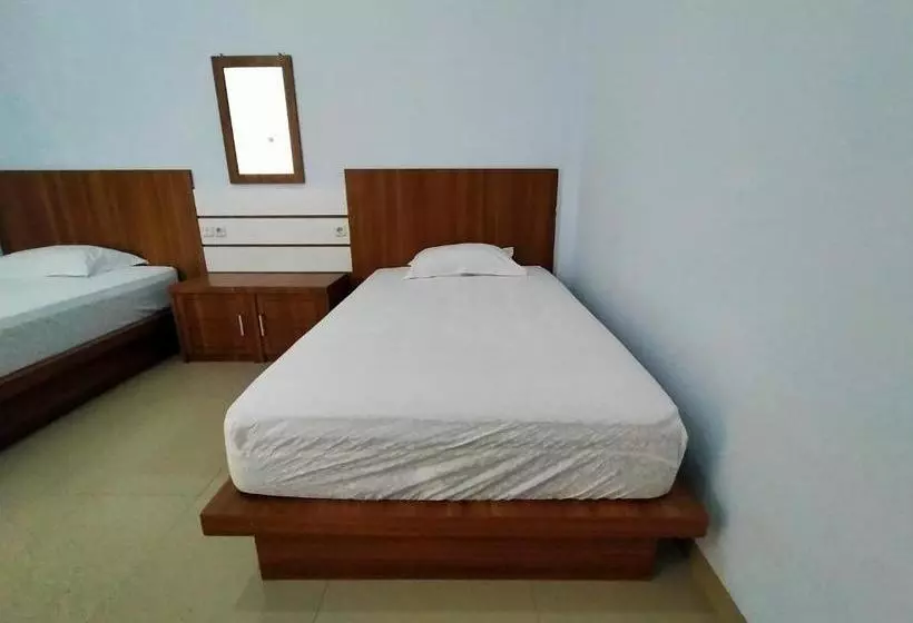 Hotelli Reddoorz @ Sunset Resort Bau Bau