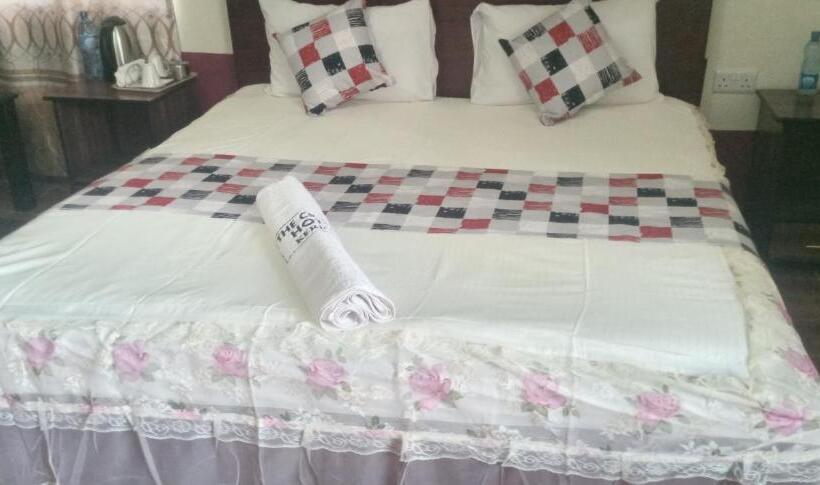 هتل The Crown Place