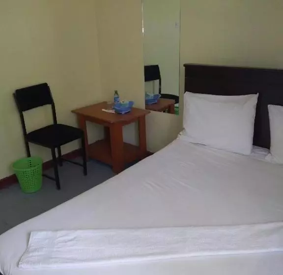 هتل The Crown Place