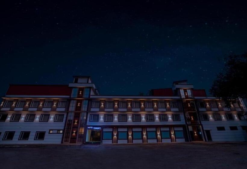 فندق Trimurti