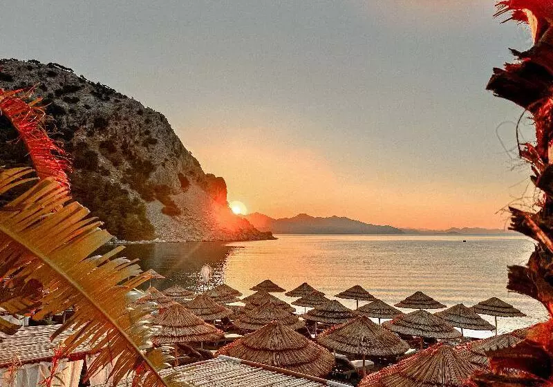 Hotelli Pilos Suites