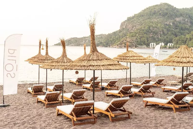 Hotelli Pilos Suites