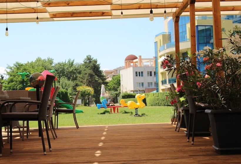 Aparthotel Marina Holiday Club   All Inclusive & Free Parking