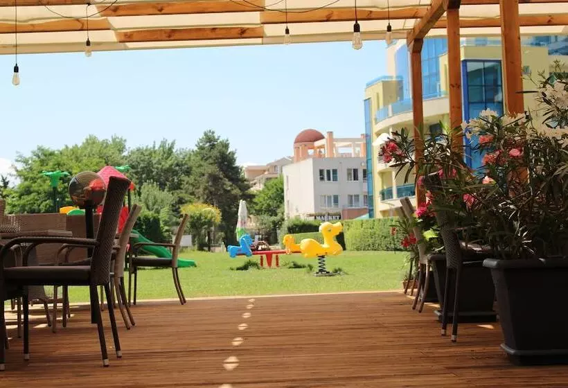 Aparthotel Marina Holiday Club   All Inclusive & Free Parking