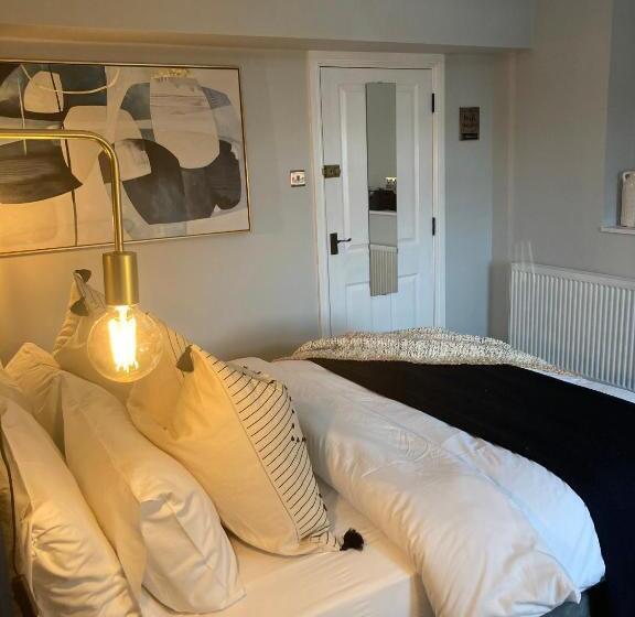 בית מלון כפרי Abbey Court Guest House