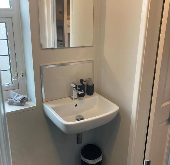 בית מלון כפרי Abbey Court Guest House