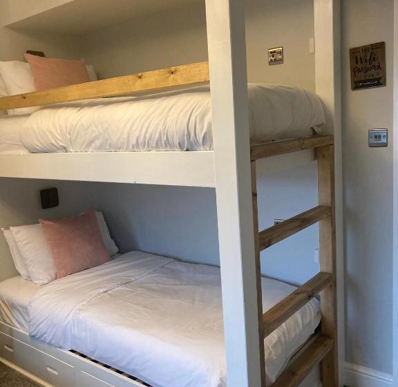 בית מלון כפרי Abbey Court Guest House