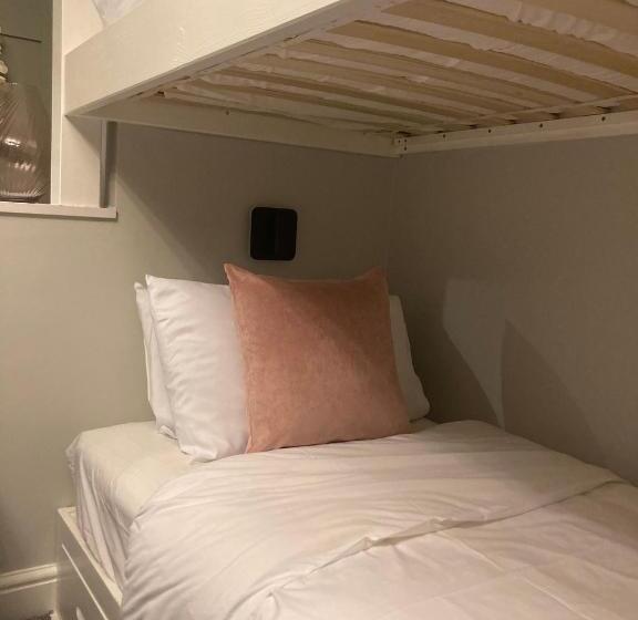 בית מלון כפרי Abbey Court Guest House