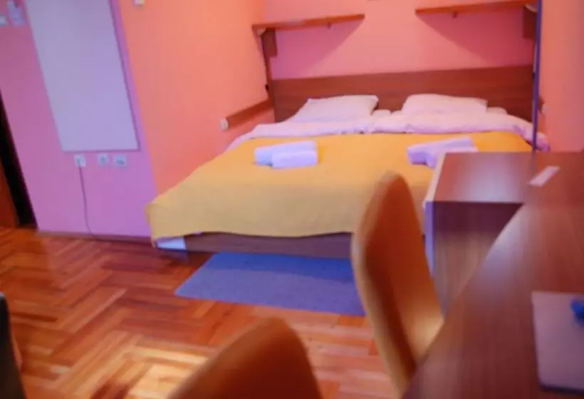 فندق Car Royal Apartmans