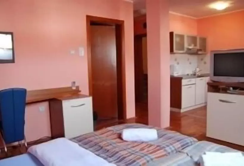 فندق Car Royal Apartmans