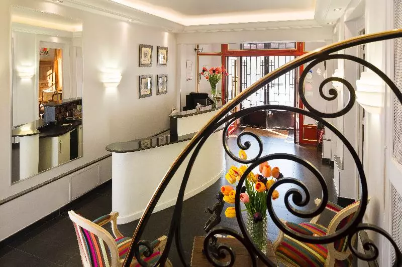 هتل Chatillon Paris Montparnasse