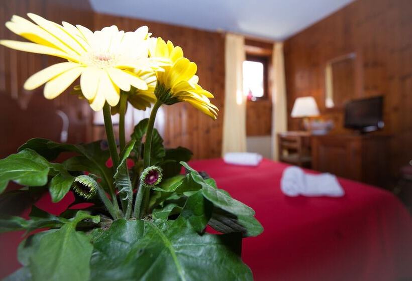 Отель Club Esse Pila 2000