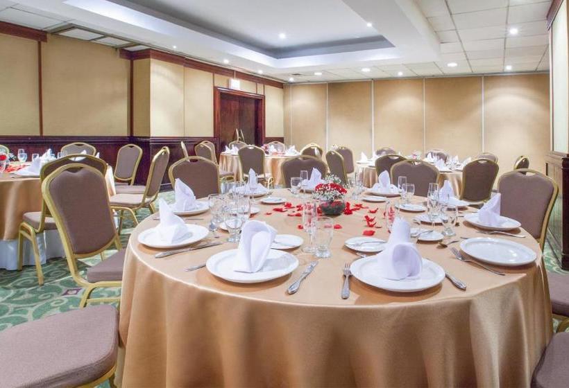 هتل Crowne Plaza San Pedro Sula