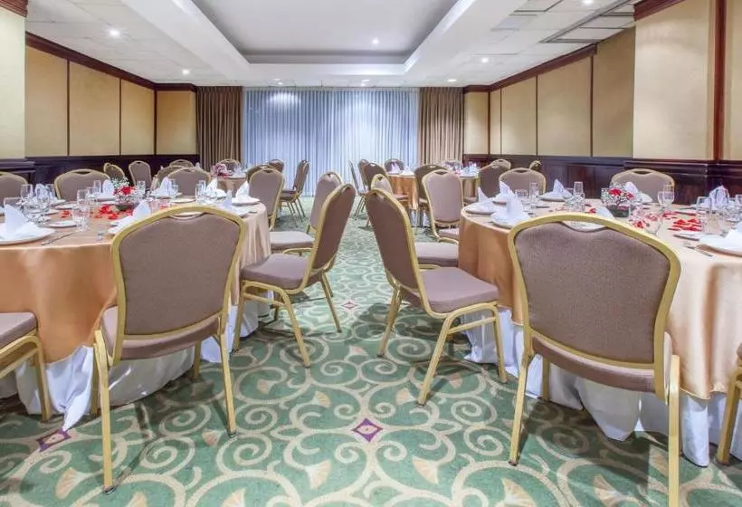 هتل Crowne Plaza San Pedro Sula